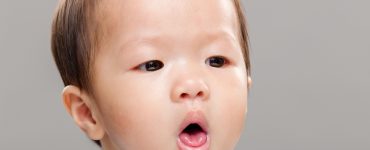 Das Baby hat Husten